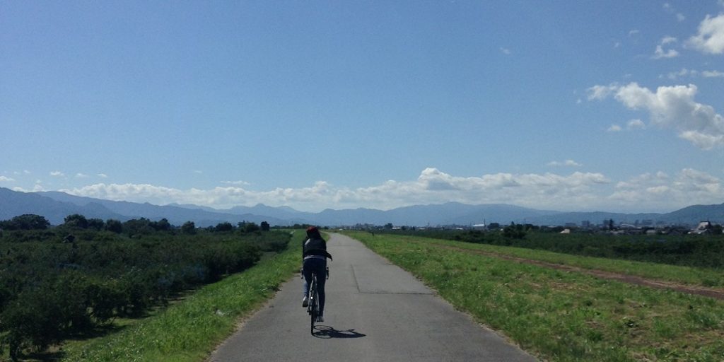 千曲川堤防をロードバイクで行く