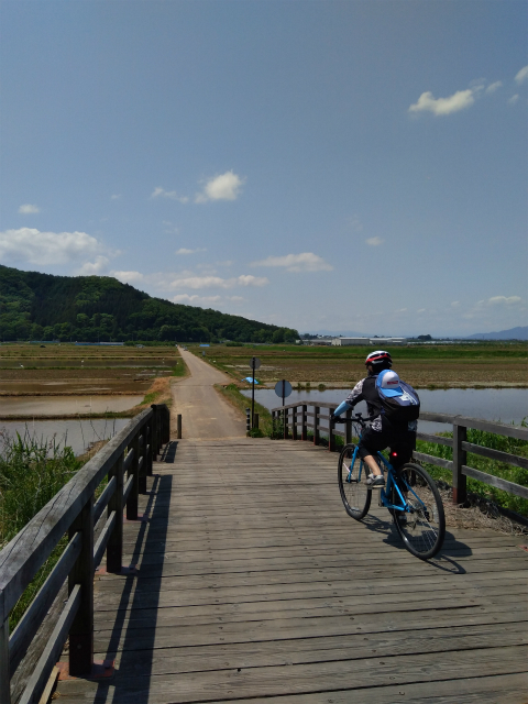 リサ橋から小布施に帰る自転車女子