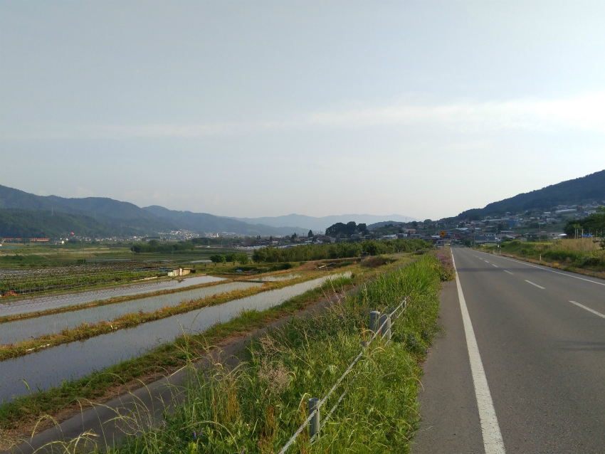 飯山サイクリング中野新幹線高架付近