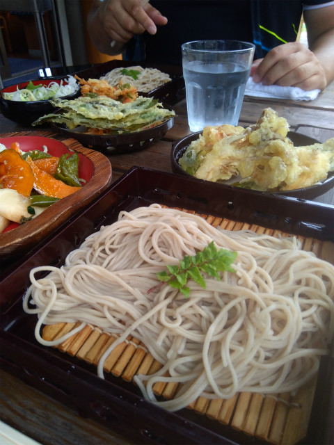 いもり池で蕎麦食べ放題