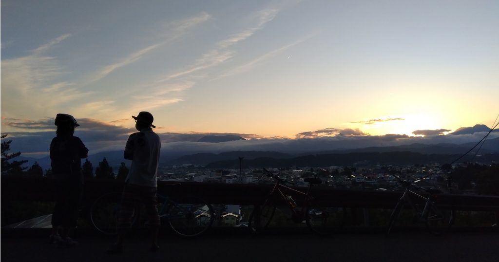 中野市東山巡り逢いの丘夕日