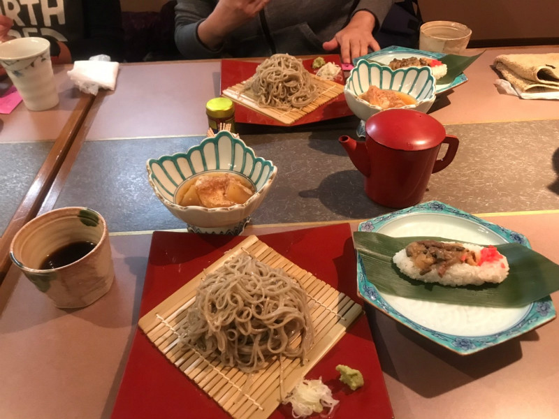 飯山六兵衛蕎麦と笹寿司