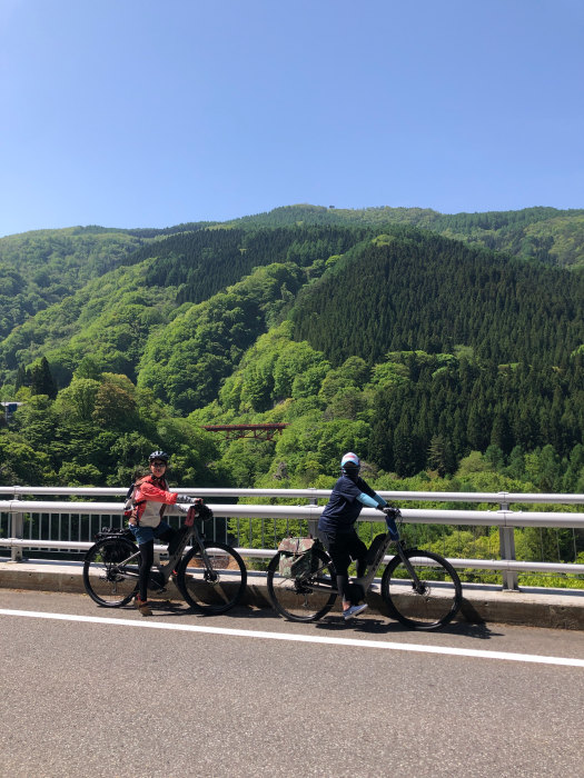 高井橋とイーバイク自転車女子