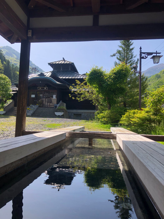 山田温泉大湯前の足湯