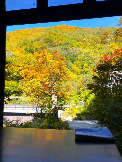 高山村七味温泉イーバイクサイクリング紅葉館ラウンジ