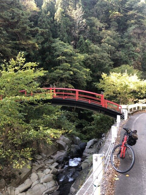 カヤノ平サイクリング　樽滝横赤い橋