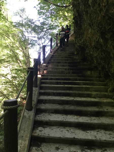 雷滝の階段