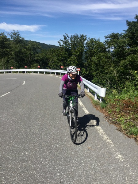 頑張るクロスバイク女子