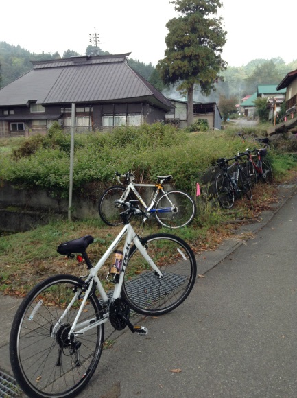 飯山巨木を巡るサイクリング　加保戸神社前