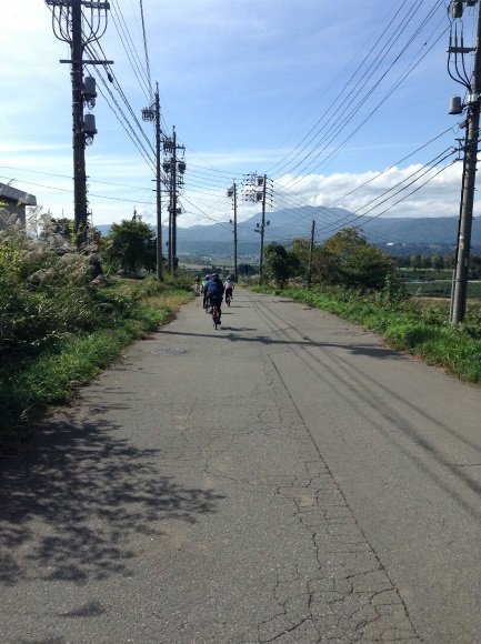 飯山巨木を巡るサイクリング　小菅神社を過ぎて