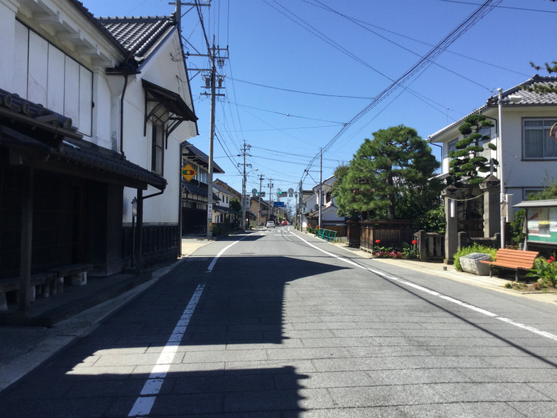 須坂塩屋醸造前の道