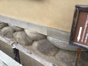 須坂市　ぼたもち石
